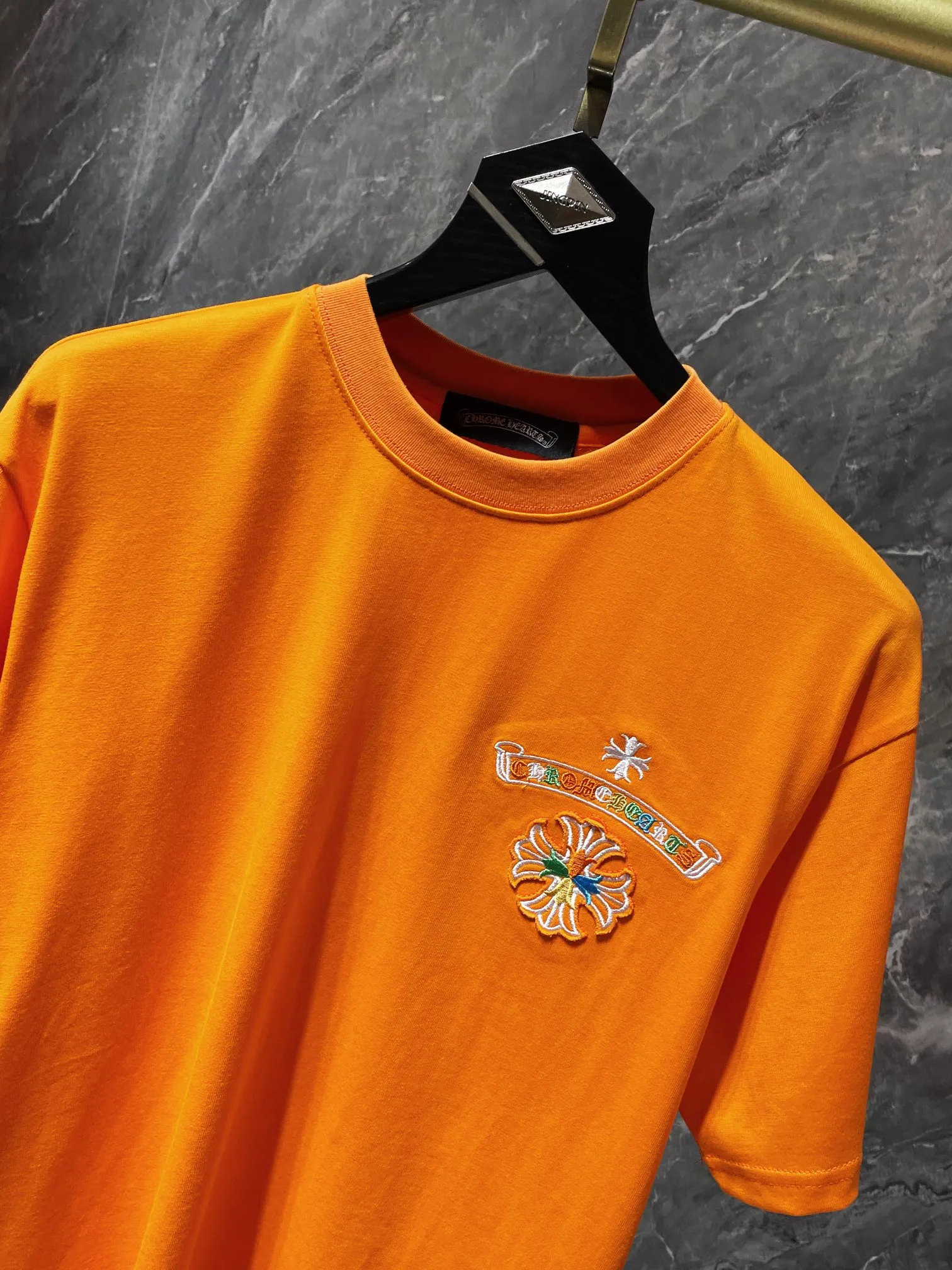 P174 New Chrome Hearts 25ss for summer. High-weight, environmentally friendly and high-quality top-quality fabric. 260g~270g. Embroidered colorful classic cross horseshoe short sleeves. Counter synchronization. Re-engraved version 1:1. Recommended colors: black, white, orange, blue. Size: S, M, L, XL.